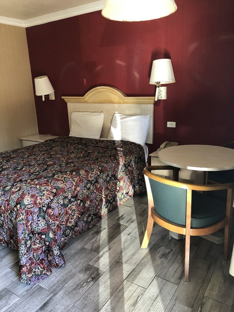 Hotel Travelers Inn