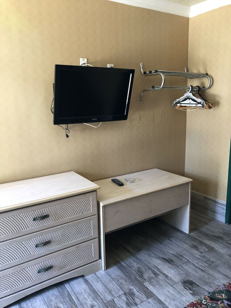 Hotel Travelers Inn