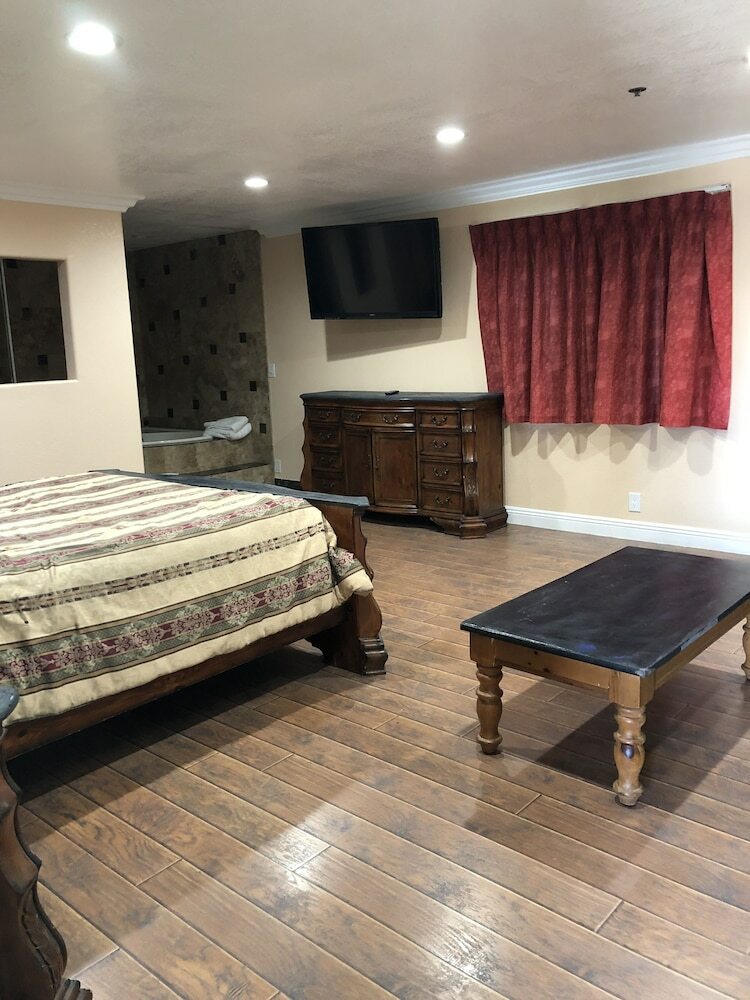 Hotel Travelers Inn