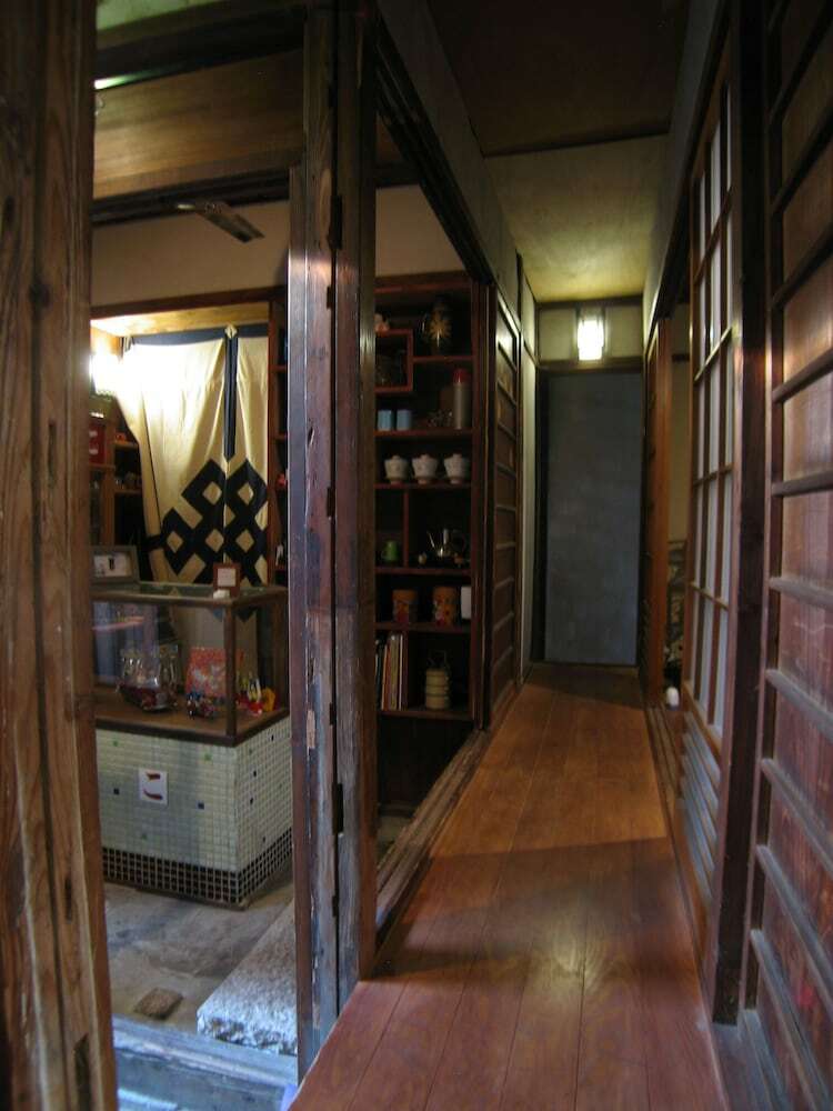 Hostal Small World Guest House - Hostel