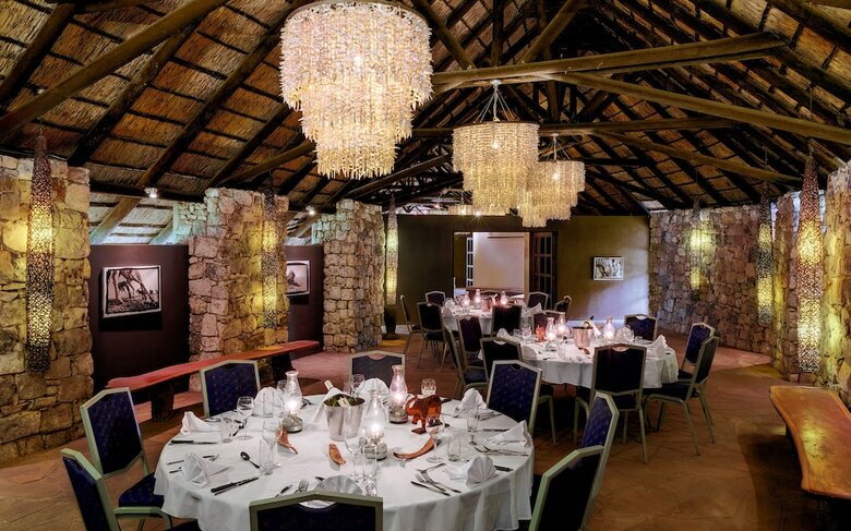 Posada Mokuti Etosha Lodge