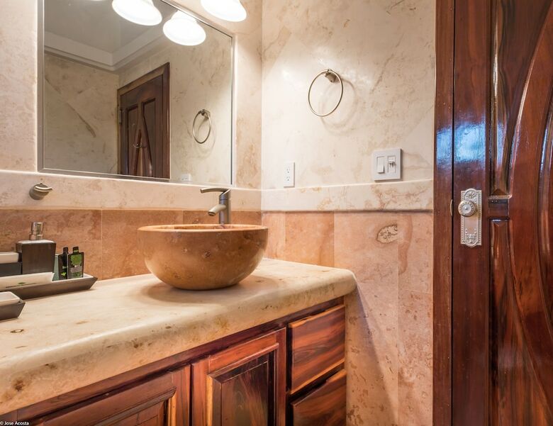 Hotel Belizean Cove Estates