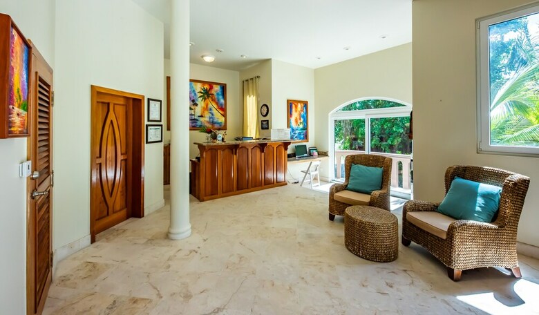 Hotel Belizean Cove Estates