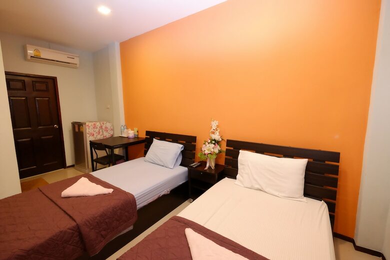 Hotel Amornrat Place