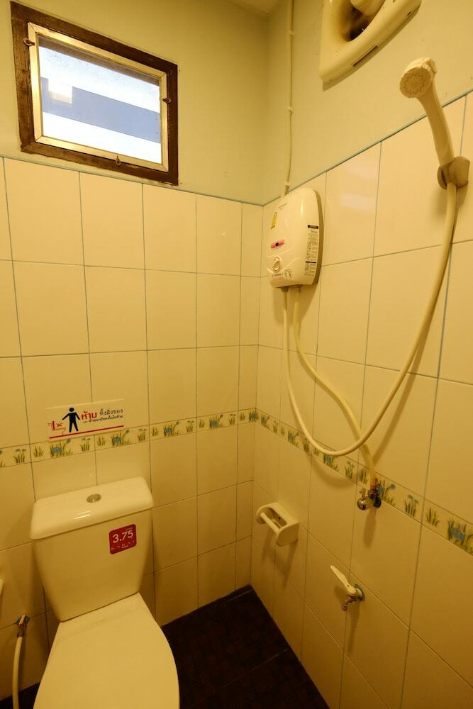 Hotel Amornrat Place