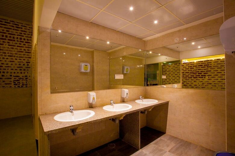 Hotel Northern Suites @ C Block