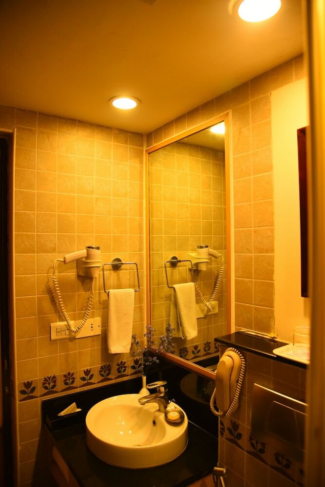 Hotel Royal Orchid Suites