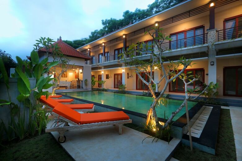 Hotel Avisaravilla And Guest House