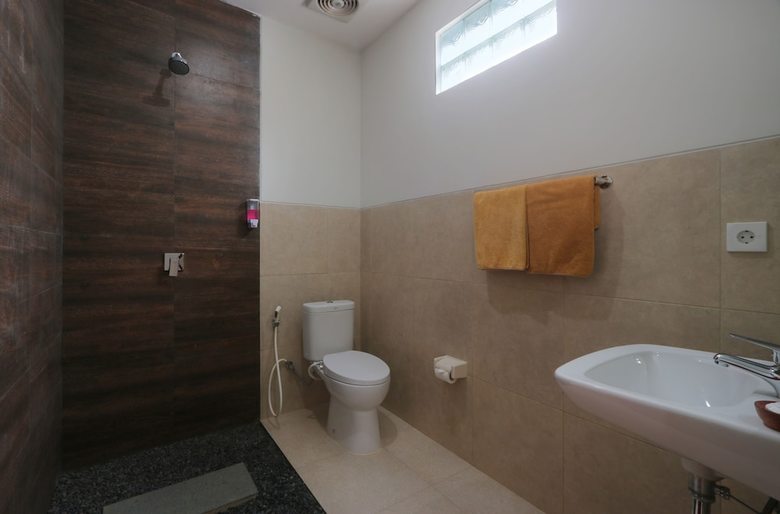 Hotel Avisaravilla And Guest House