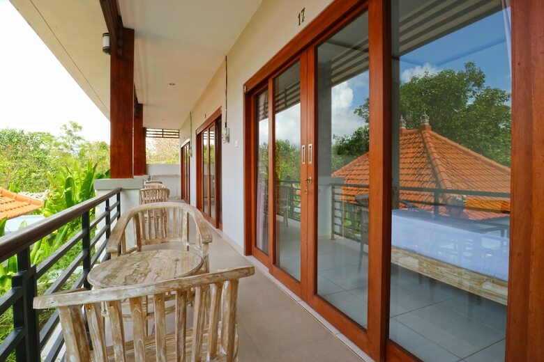 Hotel Avisaravilla And Guest House