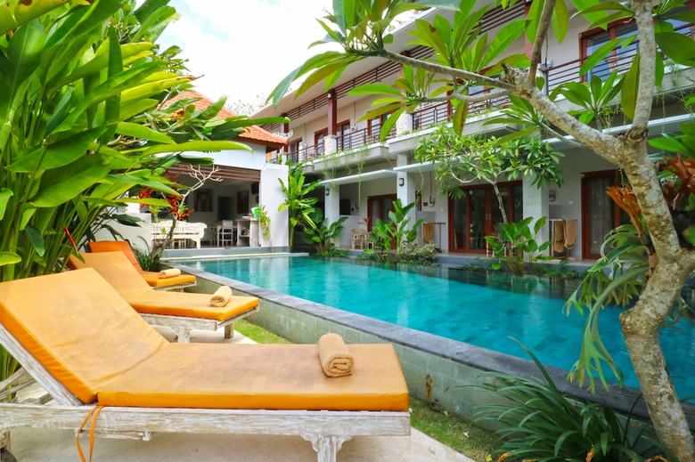 Hotel Avisaravilla And Guest House