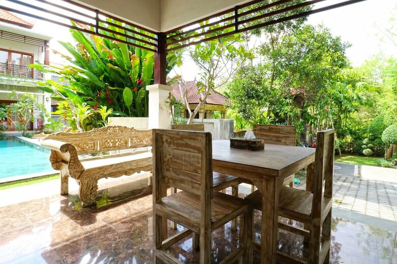 Hotel Avisaravilla And Guest House