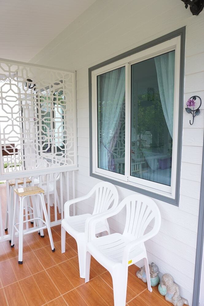 Hotel The White Village Ranong Resort