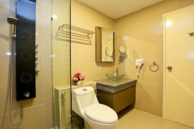 Hotel Le Breeze Resort