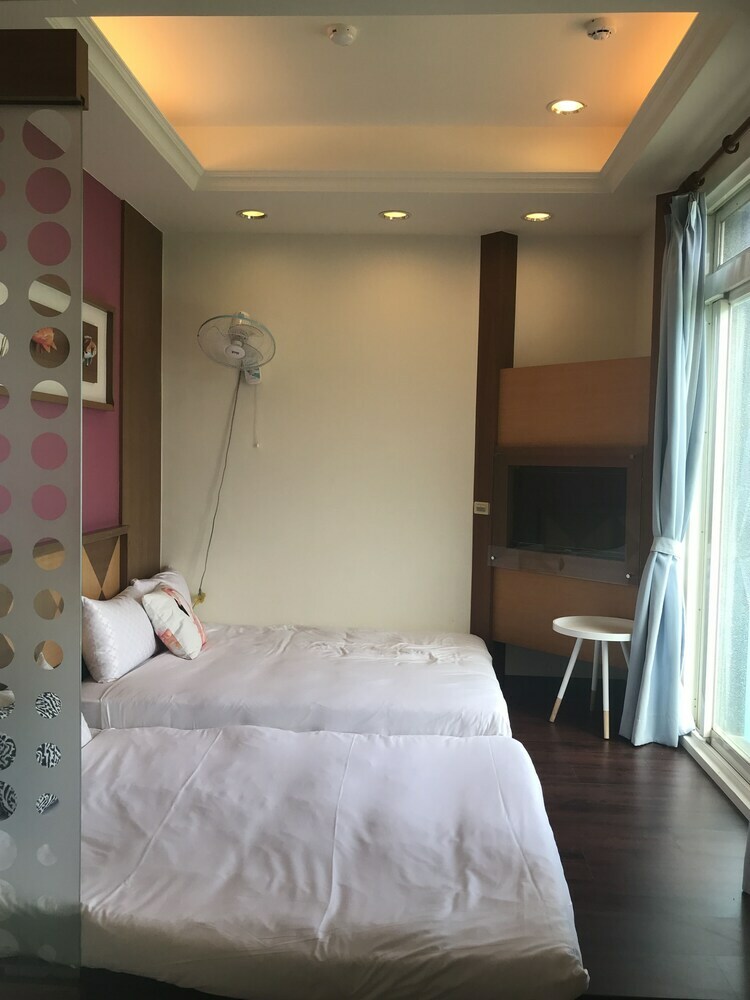 Hotel Hjs Guest House