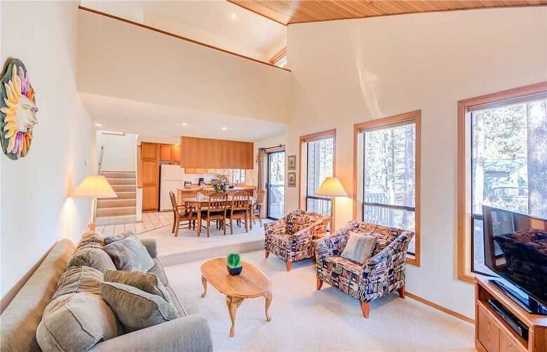 Mt Rainier Lane 1