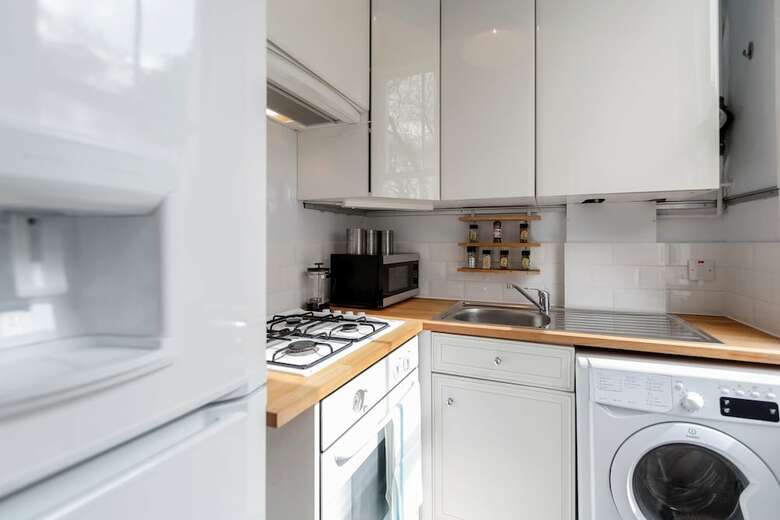 Earls Court Apartments By Basetogo