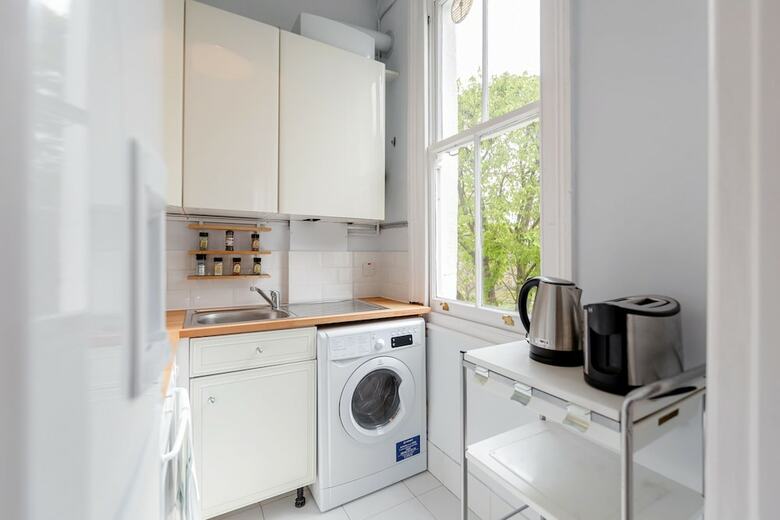 Earls Court Apartments By Basetogo