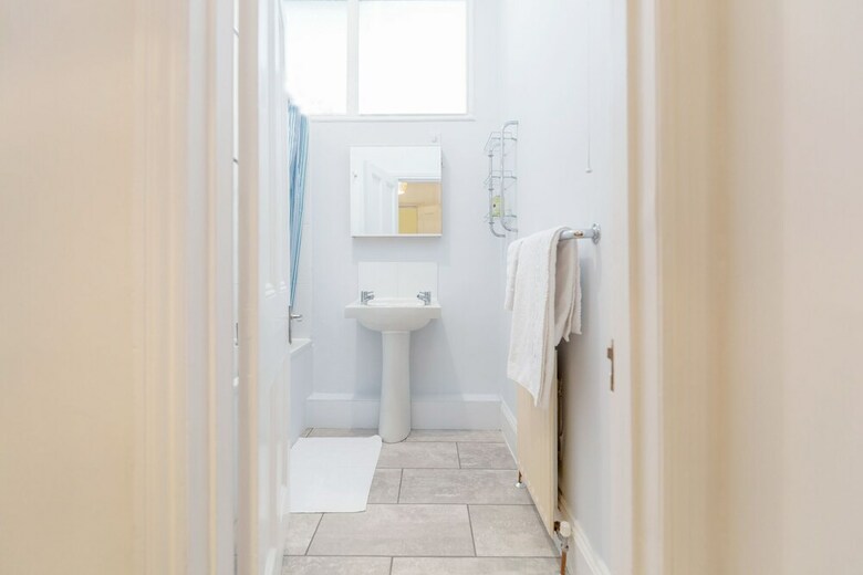 Earls Court Apartments By Basetogo