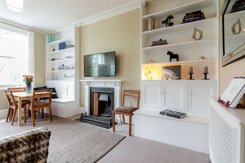 Earls Court Apartments By Basetogo