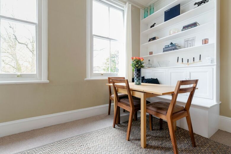 Earls Court Apartments By Basetogo