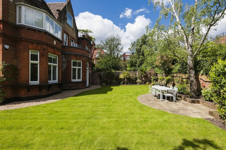 Luxurious Hampstead Home With Gorgeous Garden
