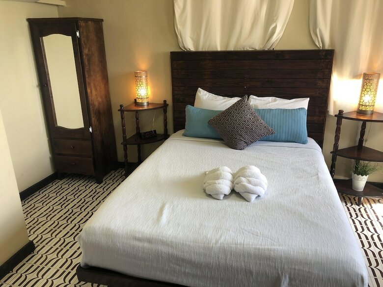 Parham Plaza Hotel