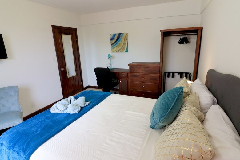 Parham Plaza Hotel