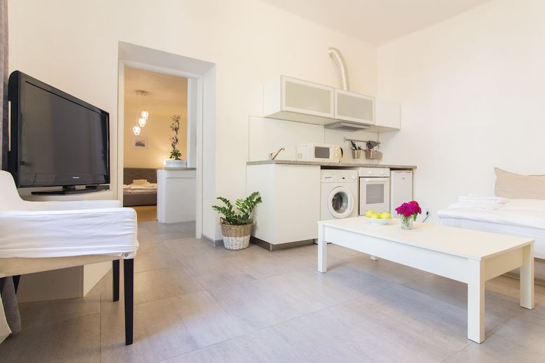 Apartamentos Prague City Apt On Wenceslassquare For 6