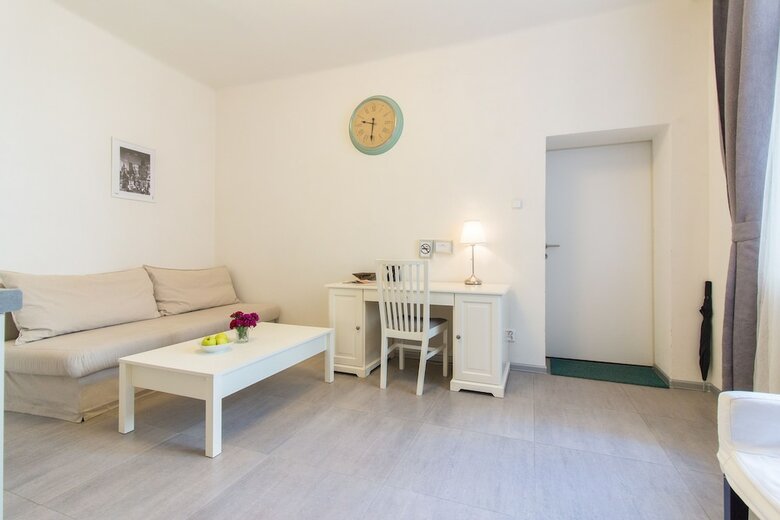 Apartamentos Prague City Apt On Wenceslassquare For 6