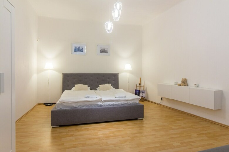Apartamentos Prague City Apt On Wenceslassquare For 6