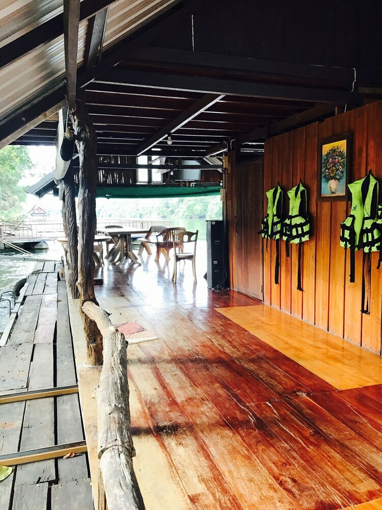 Hotel Binlha Raft Resort