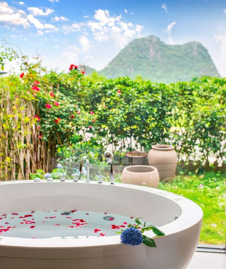 Peach Blossom Resort Hotel