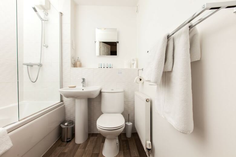 Duloch Apartments Kw