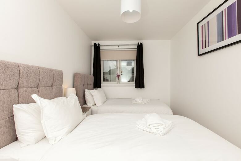 Duloch Apartments Kw