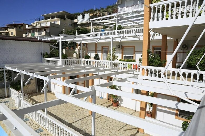 Hotel Qeparo Napolon Complex