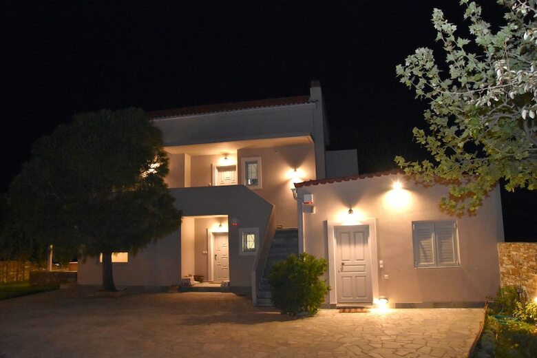 Apartamentos Karystos Muse