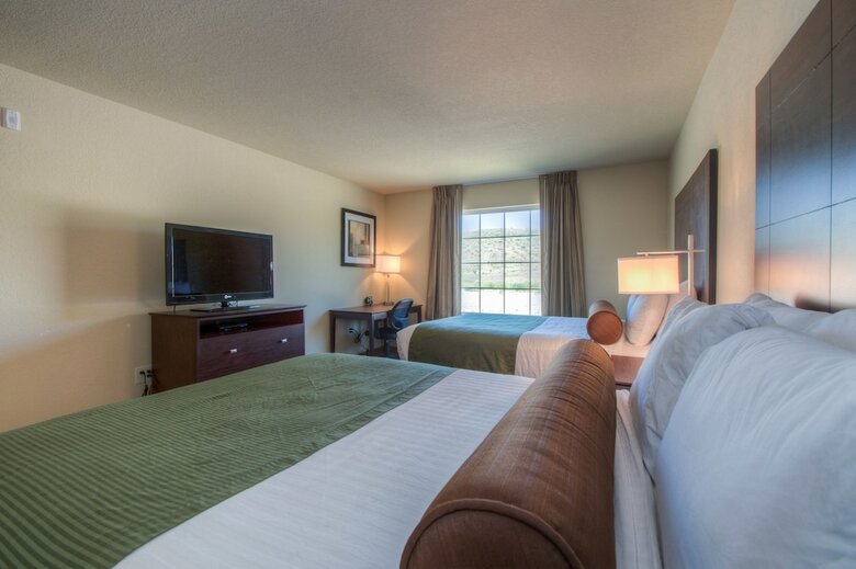 Cobblestone Hotel & Suites - Hutchinson