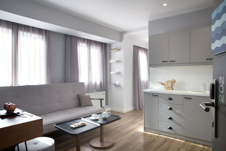 Hotel Apollon Library Suites