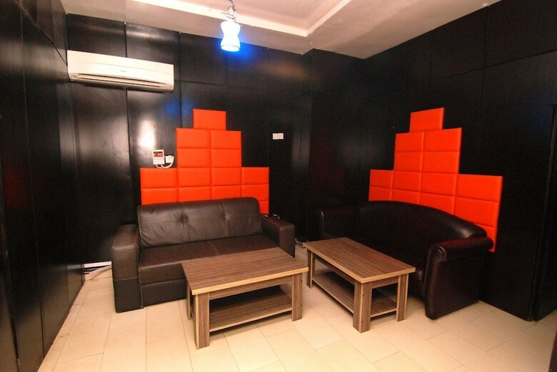 Silverland Hotel And Suites