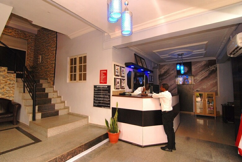 Silverland Hotel And Suites