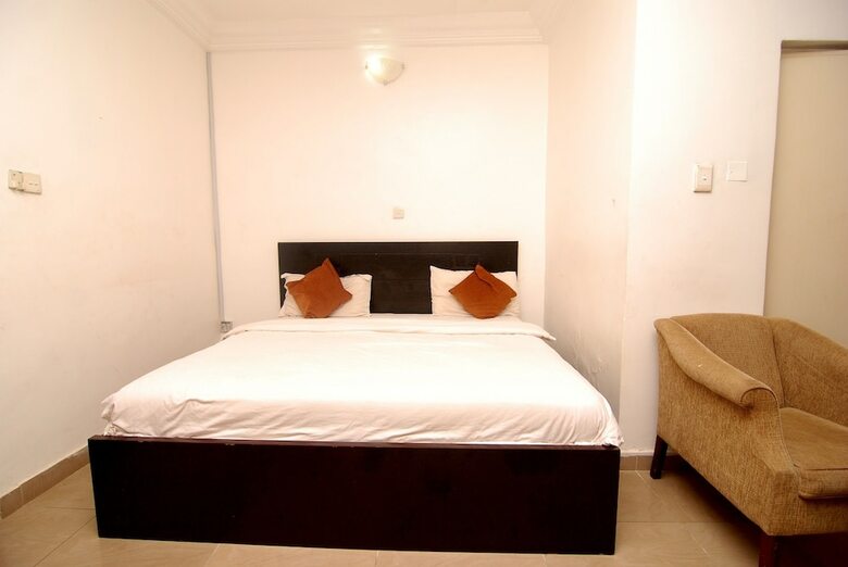 Silverland Hotel And Suites
