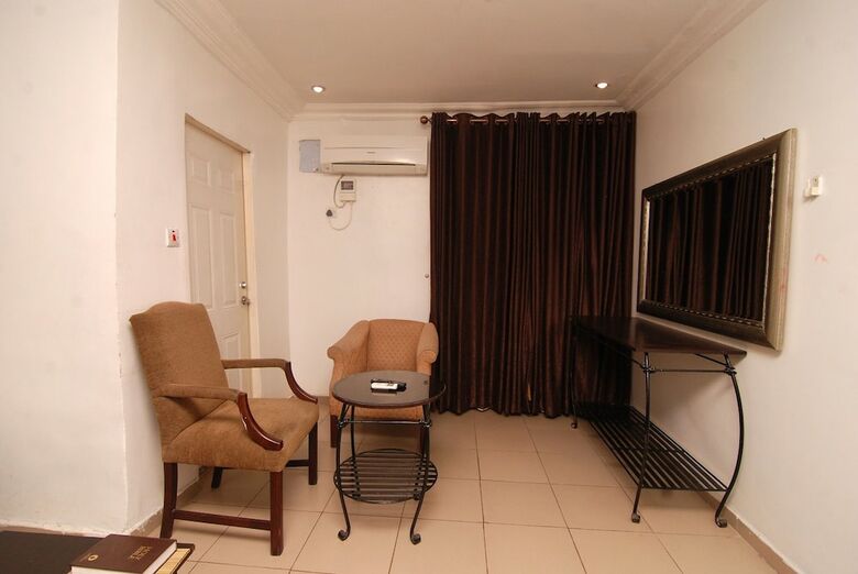 Silverland Hotel And Suites