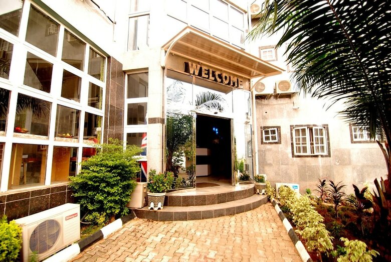 Silverland Hotel And Suites