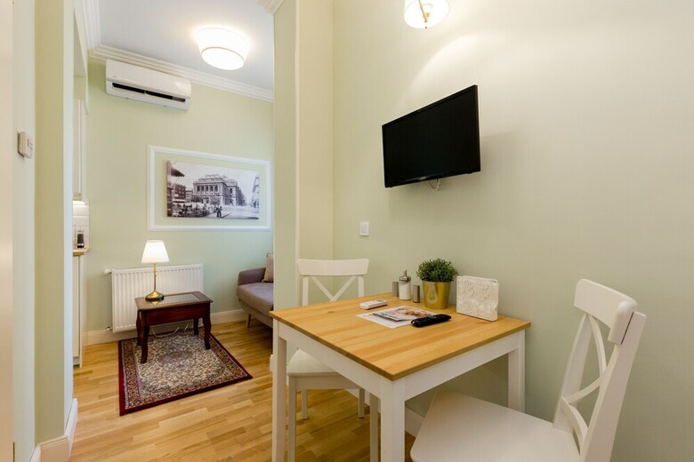 Roland Apartments