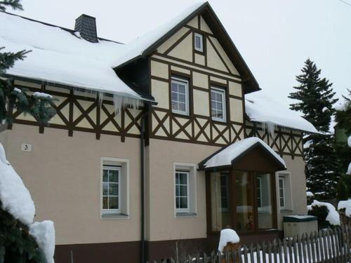 Modern Apartment Inpohla Saxony Near Ski Area