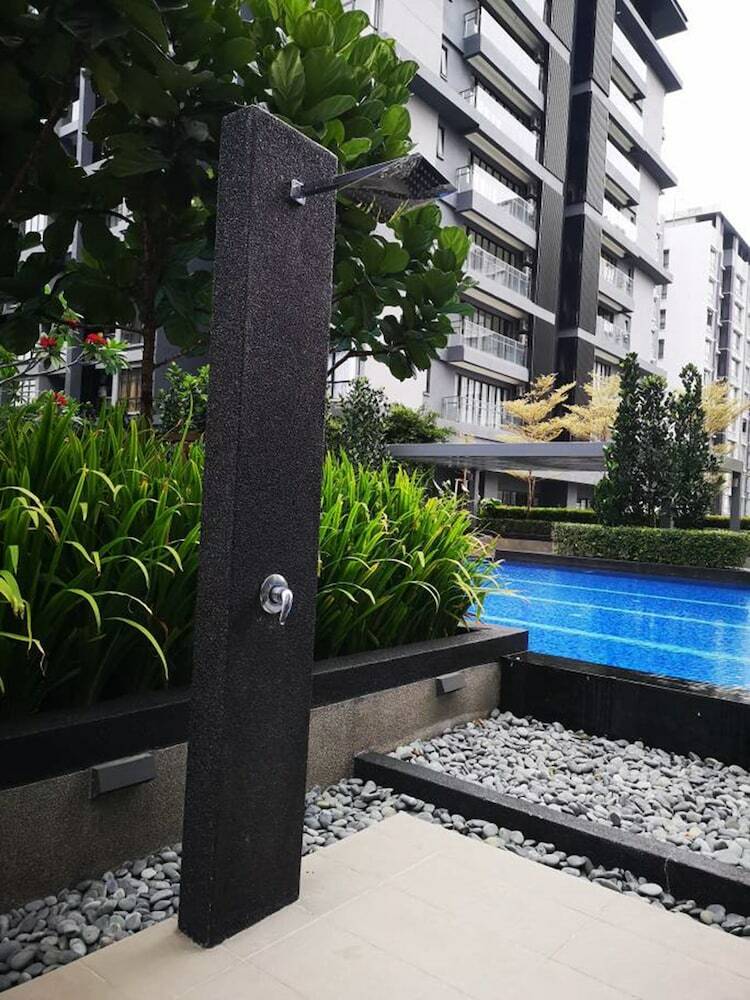 Apartamentos Utropolis Suites Homestay