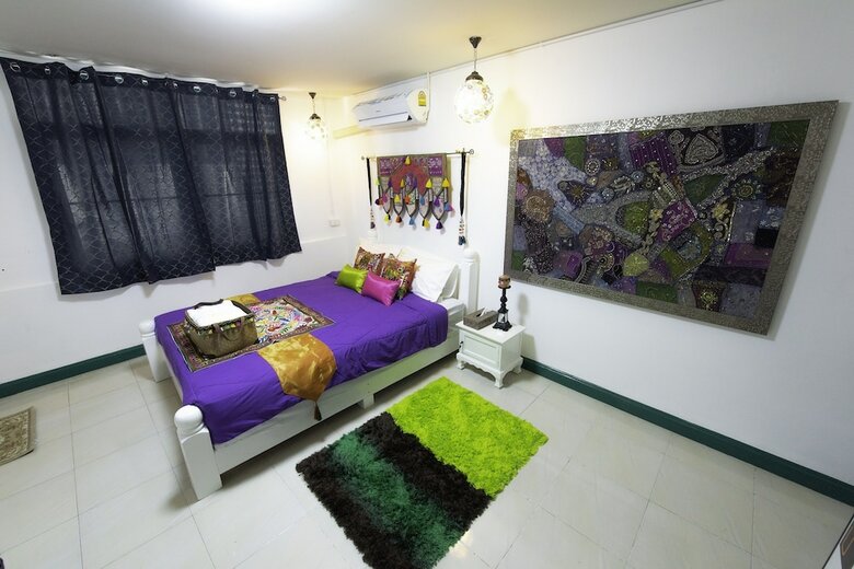 Yellow Hotel