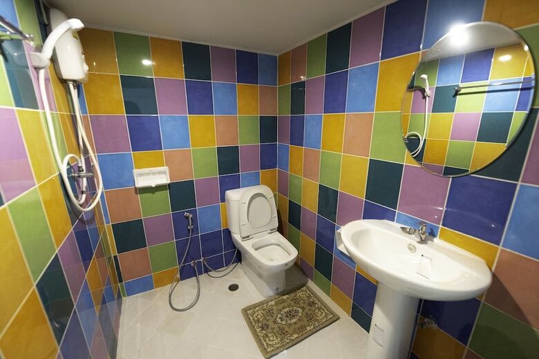 Yellow Hotel