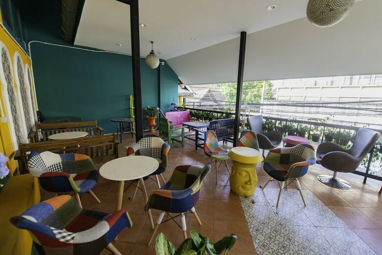Yellow Hotel